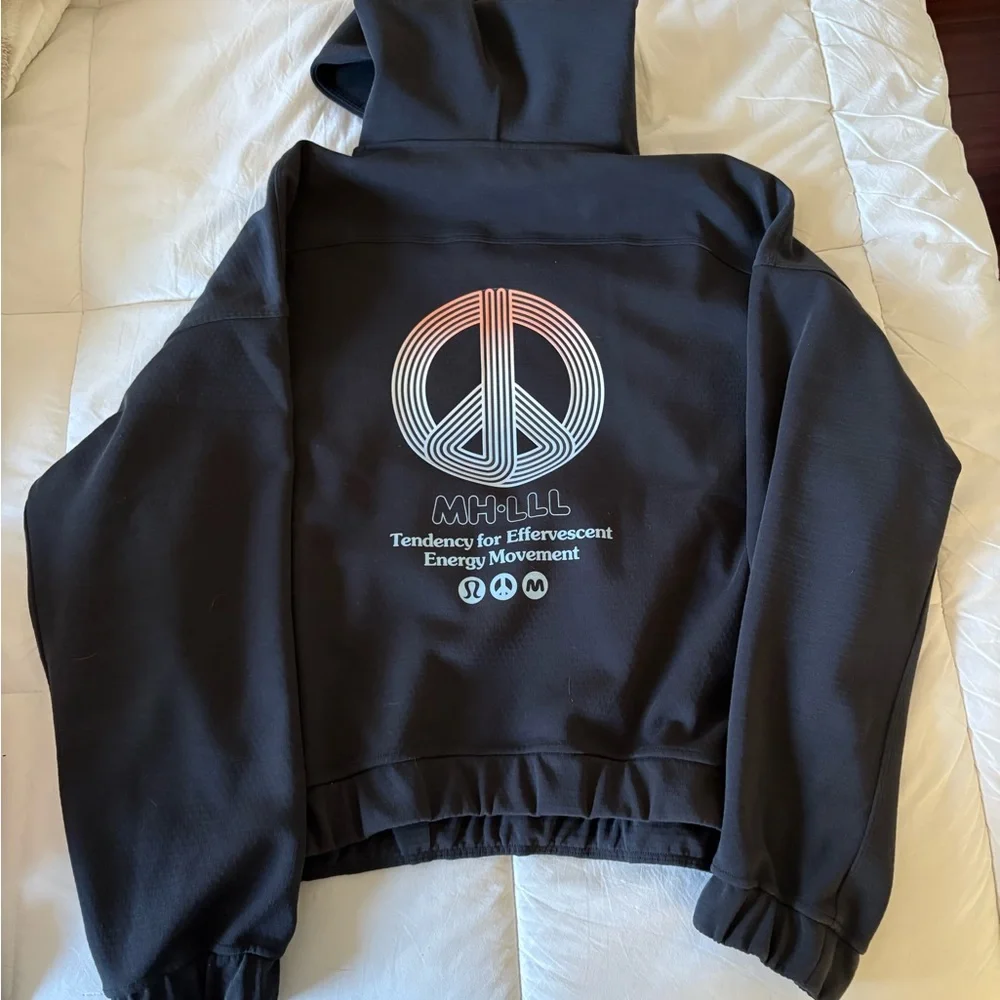 MadHappy x lululemon cropped Logo Hoodie - Picture 2 of 4